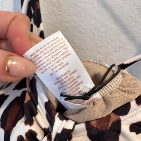 NWT Shade & Shore Leopard Print One-Piece Swimsuit with Tie Front- Size S - Picture 3 of 5